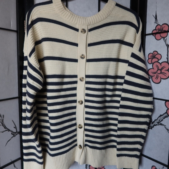 Madewell Striped Cream Blue Button Back Crew Neck Sweater Size Small - Picture 11 of 12